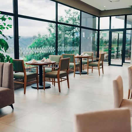 Wyndham Quito Airport Hotel Puembo Exterior photo