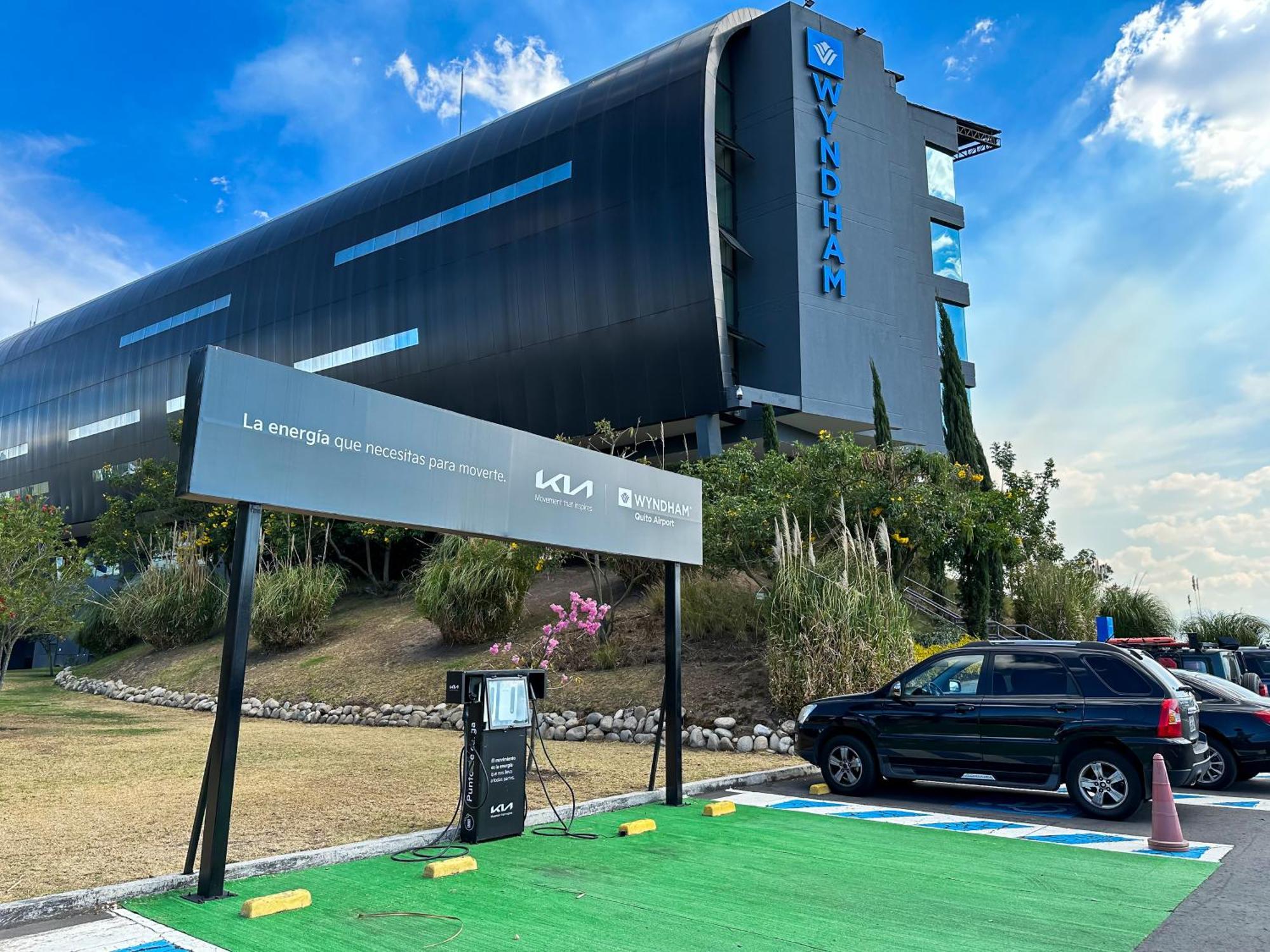 Wyndham Quito Airport Hotel Puembo Exterior photo Kia Motors Mexico