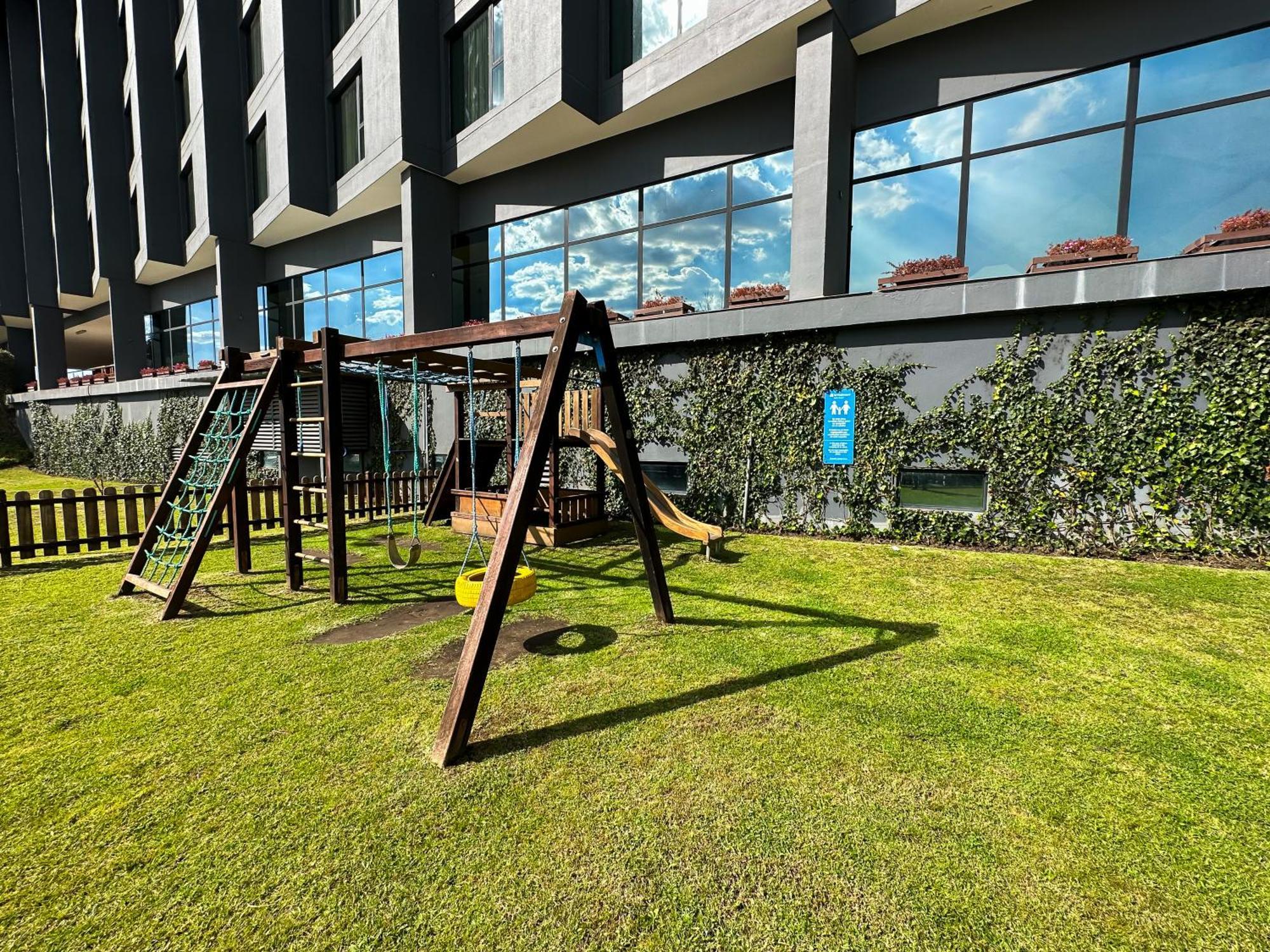 Wyndham Quito Airport Hotel Puembo Exterior photo Playground at the hotel