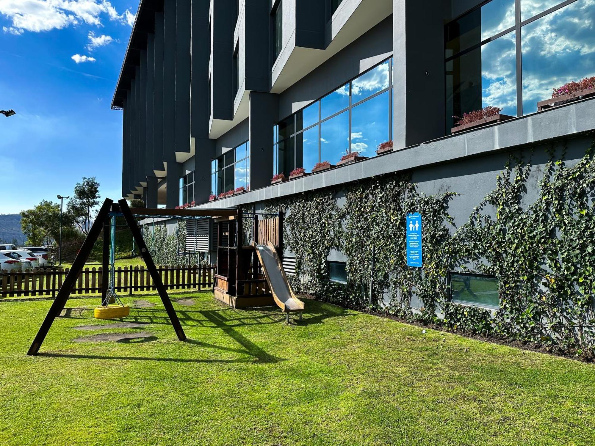 Wyndham Quito Airport Hotel Puembo Exterior photo Playground at the hotel