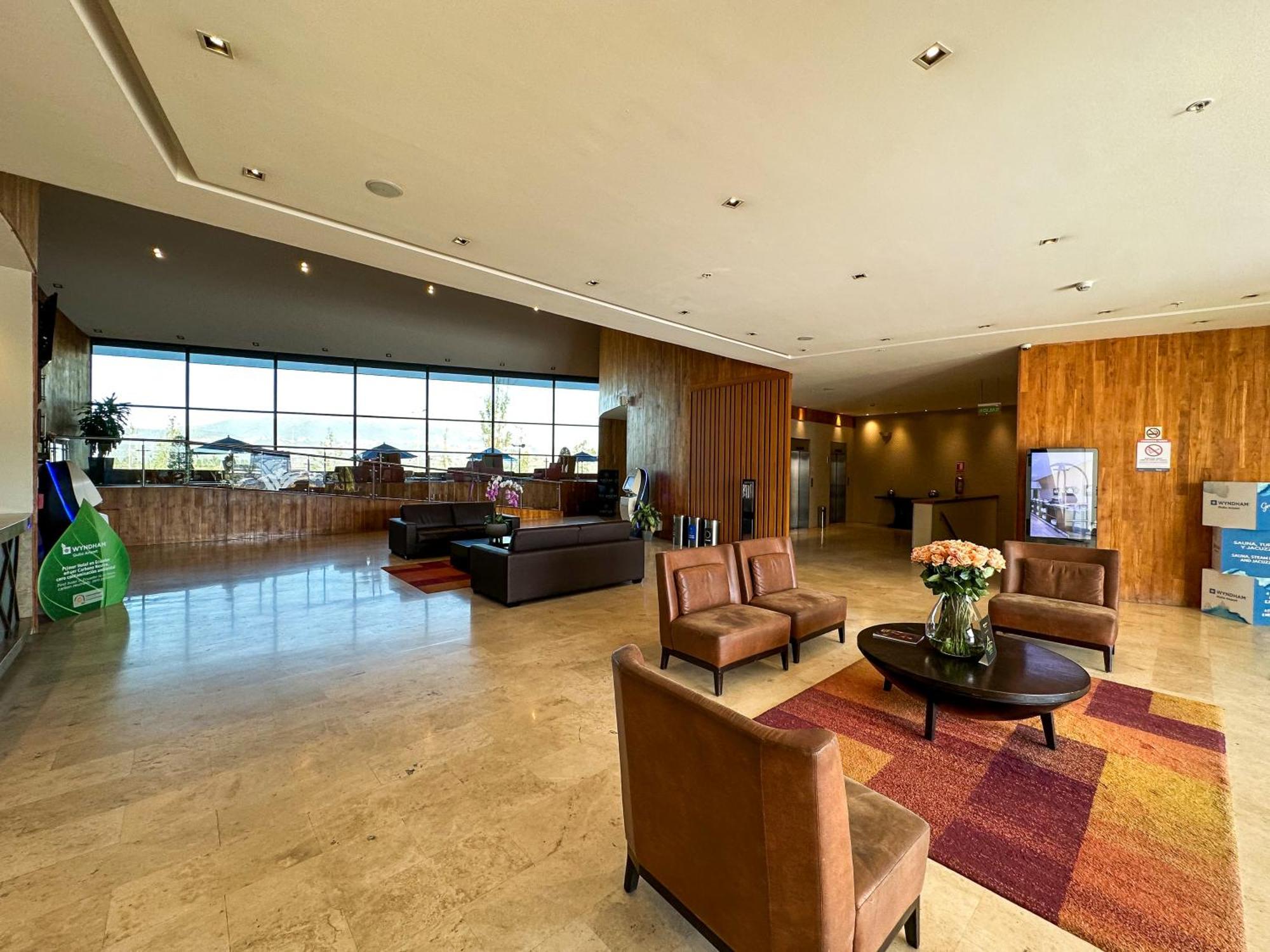 Wyndham Quito Airport Hotel Puembo Exterior photo The lobby of the airport