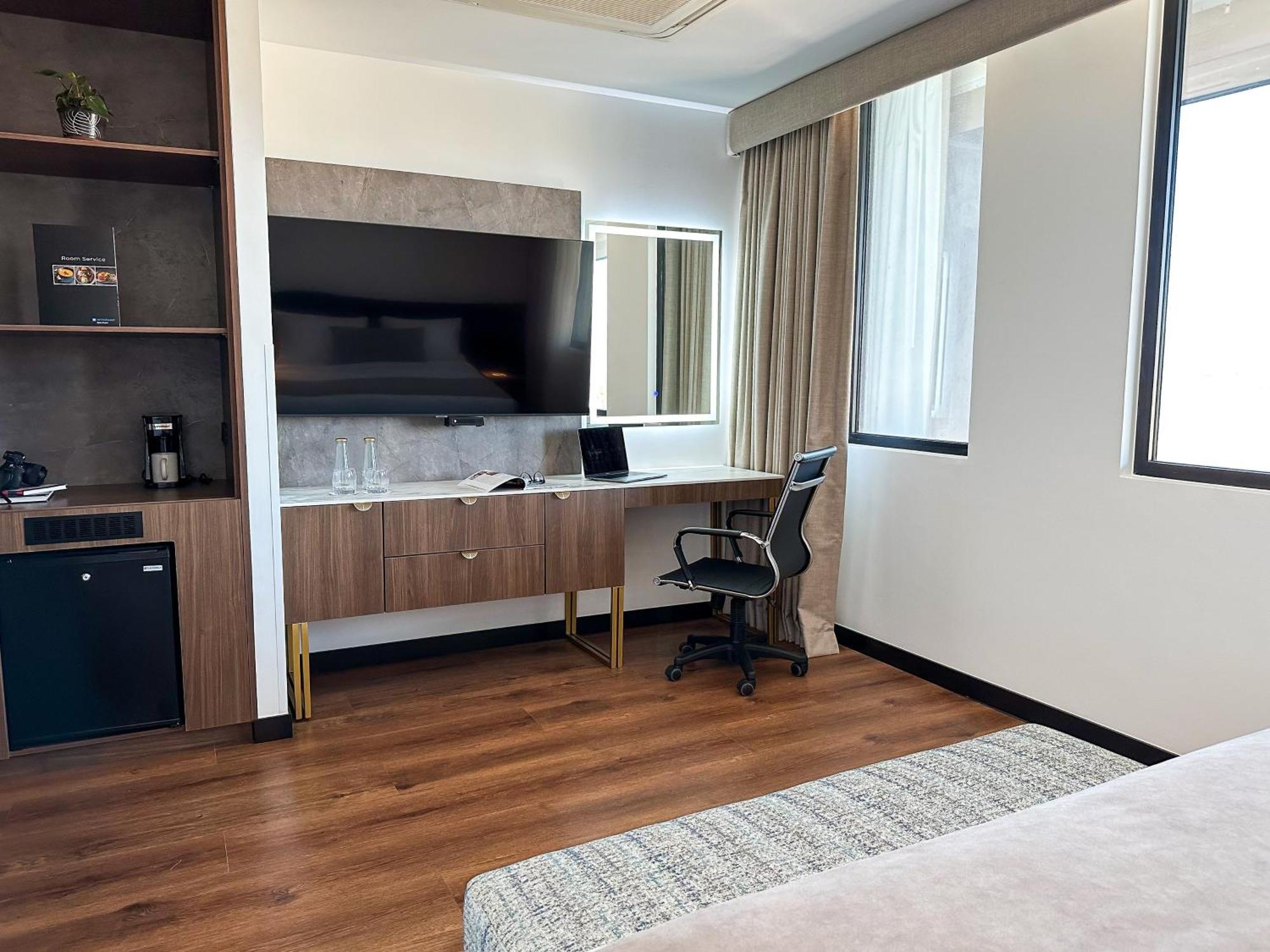 Wyndham Quito Airport Hotel Puembo Exterior photo A room at the hotel