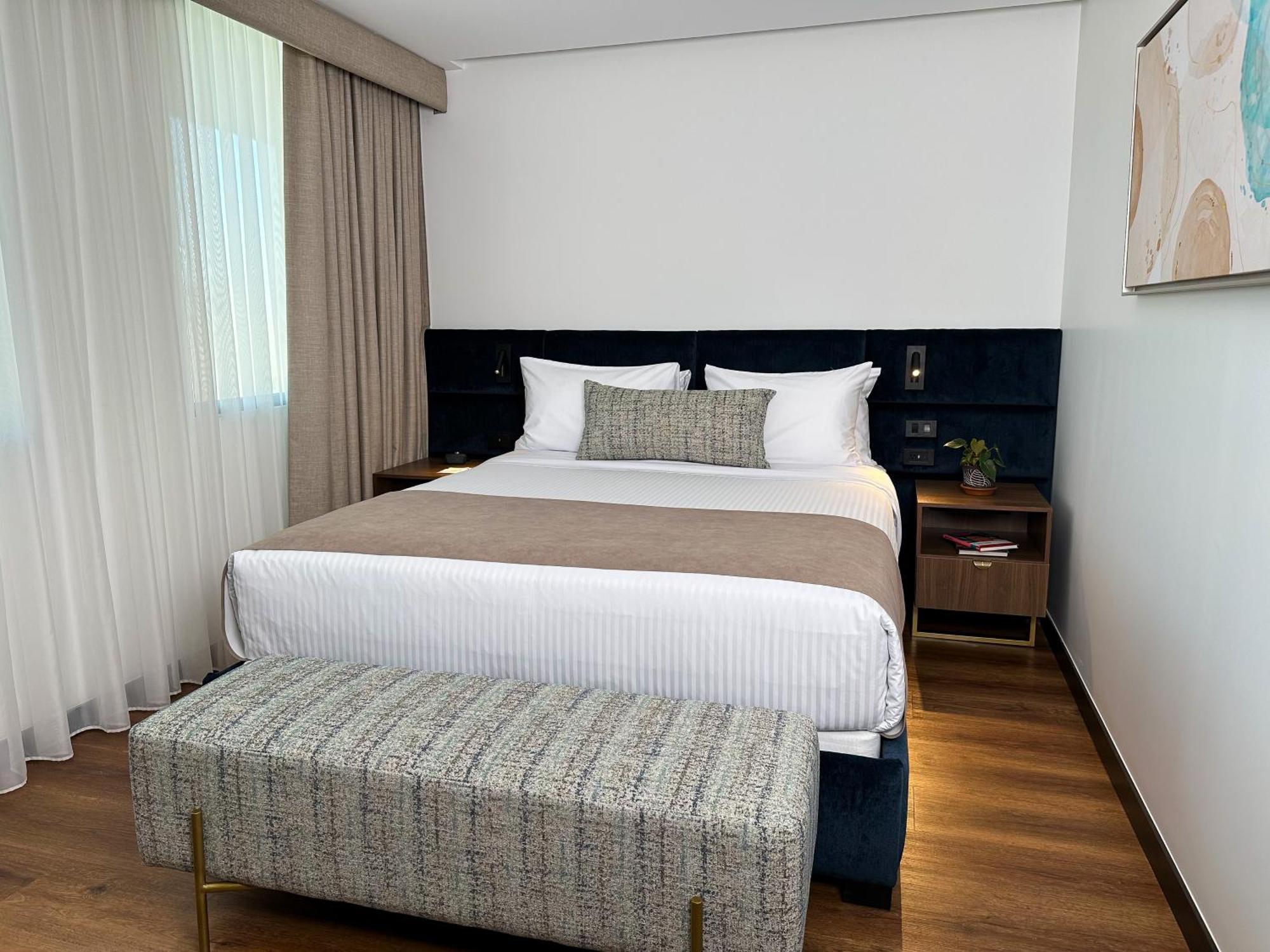 Wyndham Quito Airport Hotel Puembo Exterior photo A bedroom at the hotel
