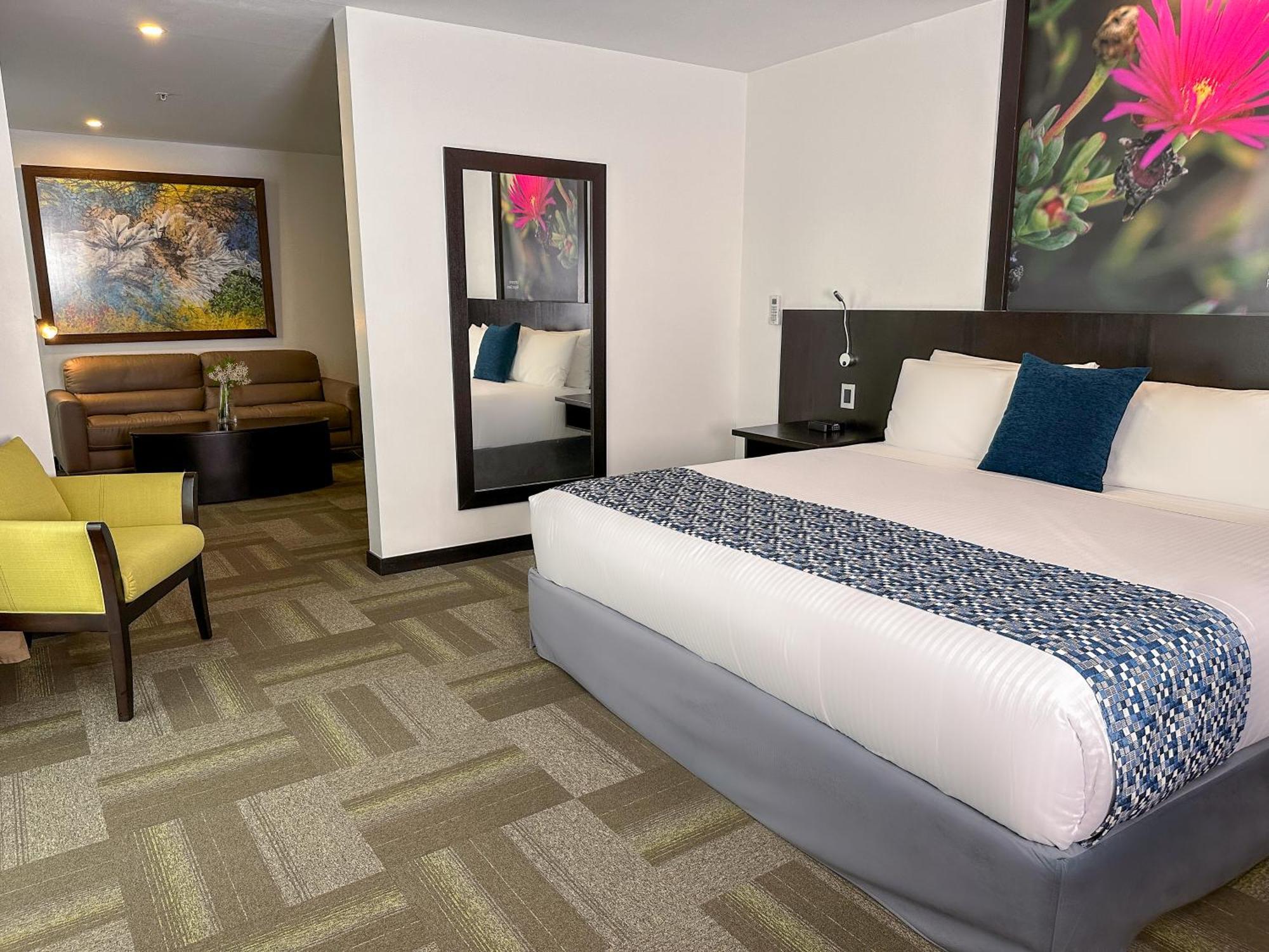 Wyndham Quito Airport Hotel Puembo Exterior photo A room at the hotel