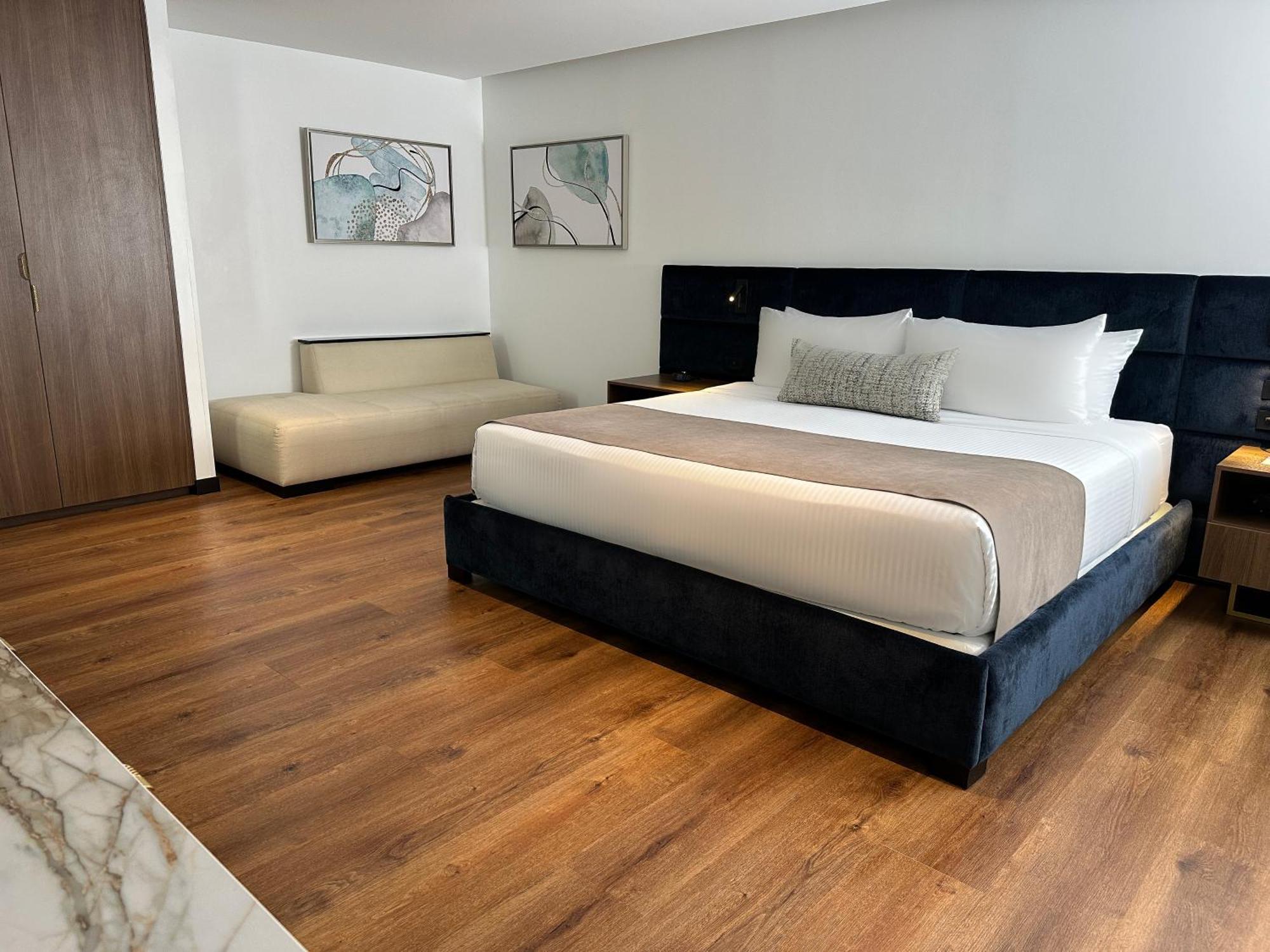 Wyndham Quito Airport Hotel Puembo Exterior photo A bedroom at the hotel