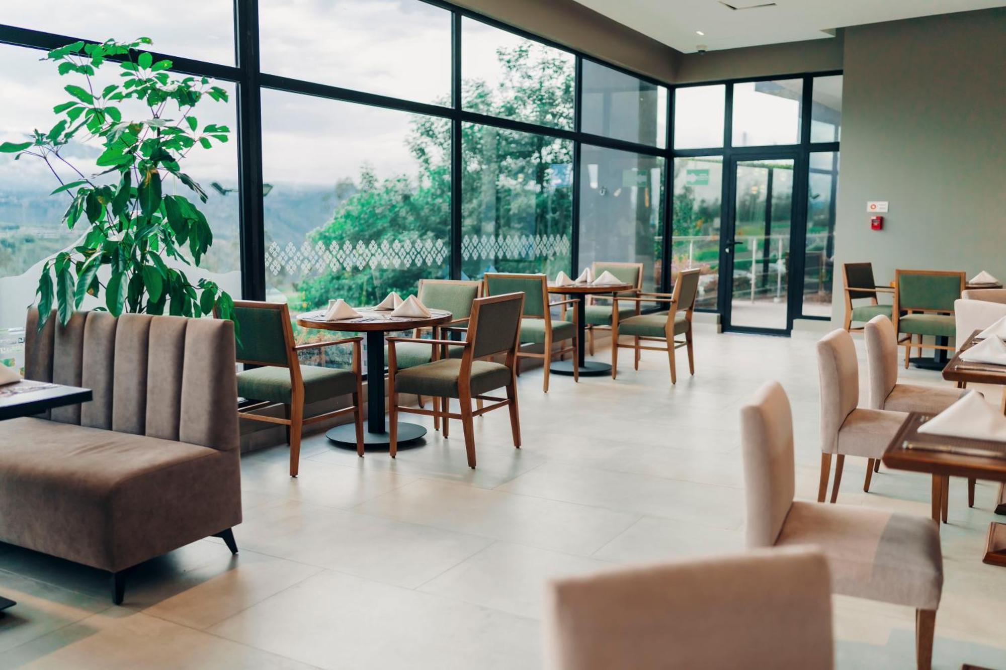 Wyndham Quito Airport Hotel Puembo Exterior photo