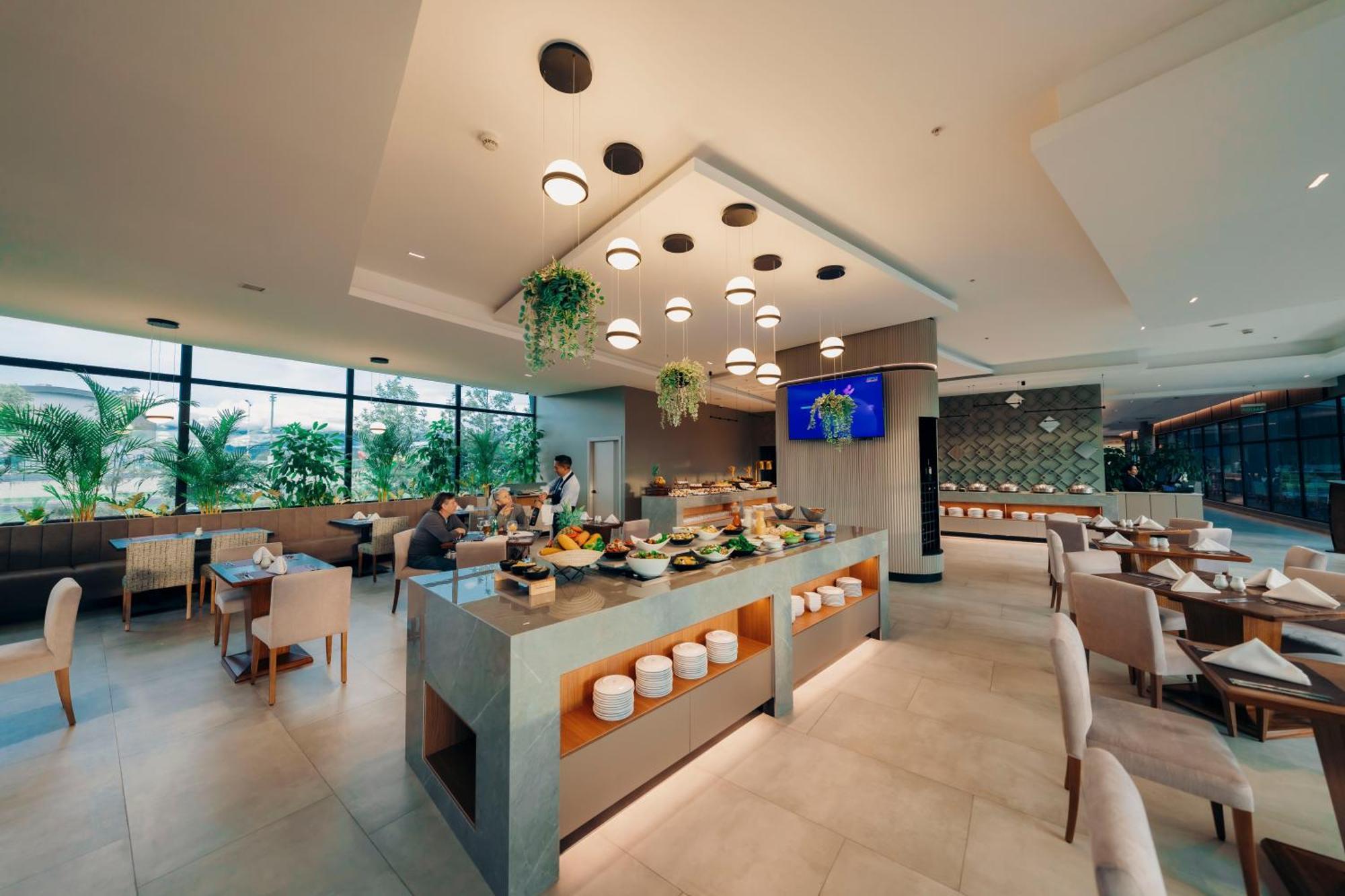 Wyndham Quito Airport Hotel Puembo Exterior photo