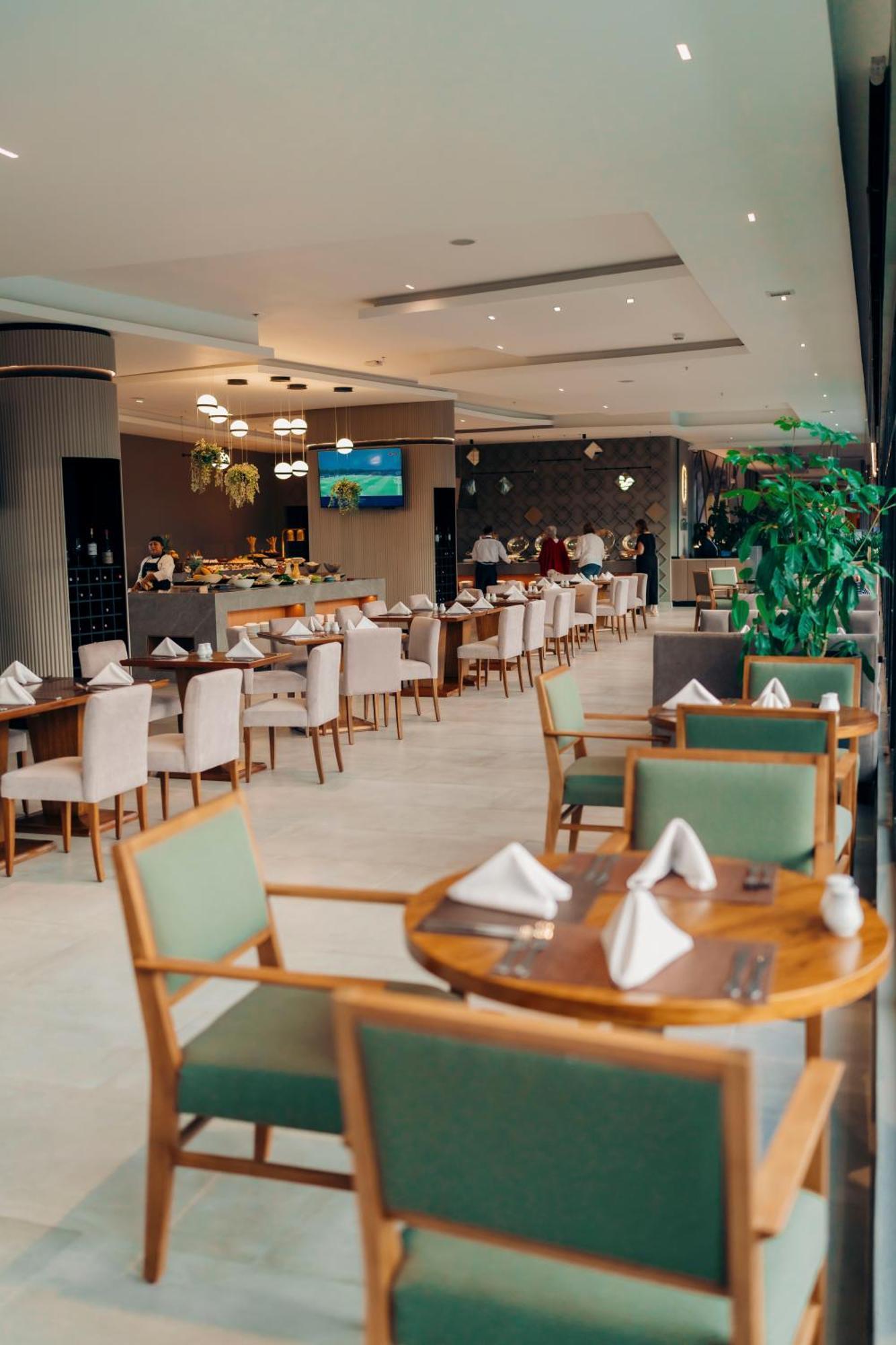 Wyndham Quito Airport Hotel Puembo Exterior photo